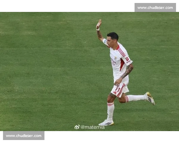 点球争议 + 替补席染红!博卡 2-0 领先遭逆转,球员怒斥裁判 点球争议 + 替补席染红!博卡 2-0 领先遭逆转,球员怒斥裁判